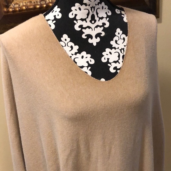 Sunny Studio silver thread trimmed v-neck cuddly textured long dolman sleeve top - Picture 3 of 13